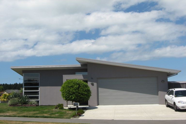 Photo of property in 17 Bottle Lake Drive, Parklands, Christchurch, 8083