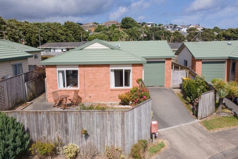 Photo of property in 5 Pohutukawa Grove, Titahi Bay, Porirua, 5022