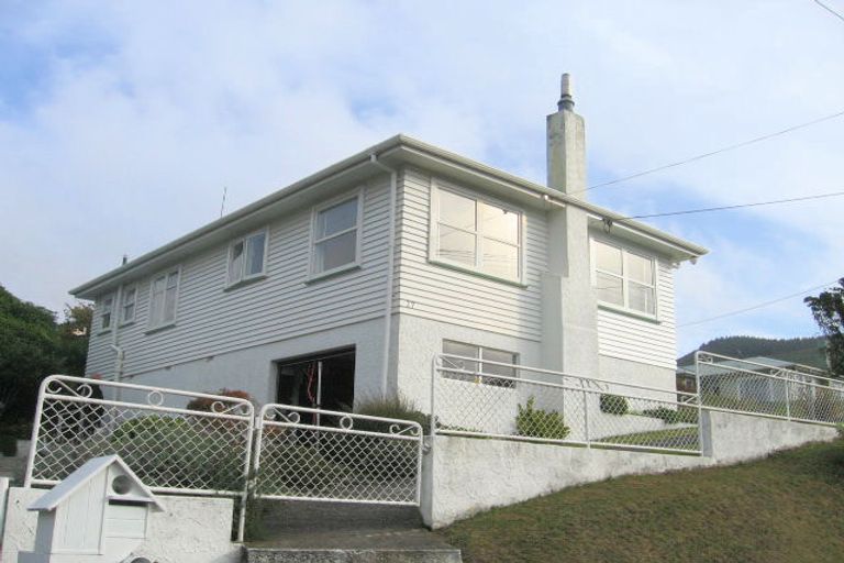 Photo of property in 27 Larsen Crescent, Tawa, Wellington, 5028