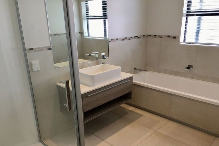 Photo of property in 1 Breton Road, Karaka, Papakura, 2113