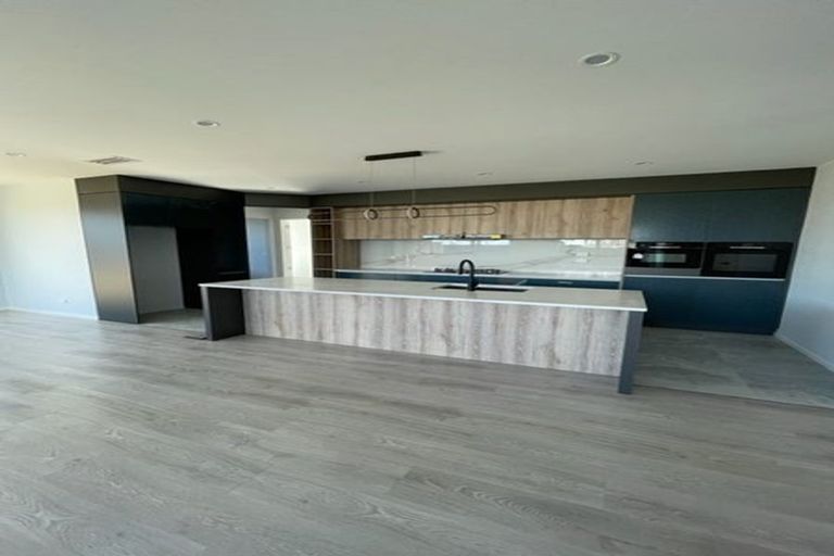 Photo of property in 4 Pineview Drive, Rosehill, Papakura, 2113