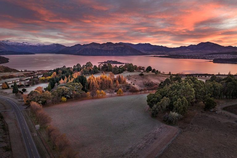 Photo of property in 280 Wanaka-mount Aspiring Road, Wanaka, 9382