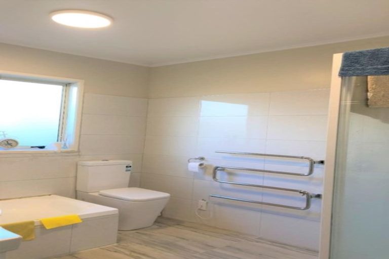 Photo of property in 26 Jadewynn Drive, Massey, Auckland, 0614