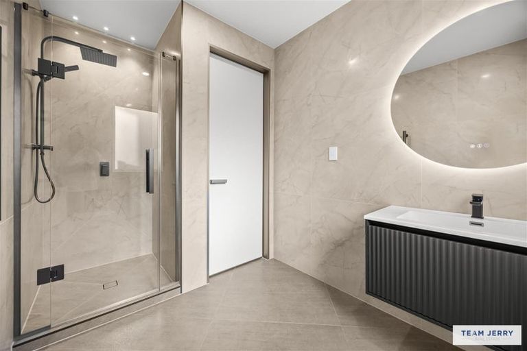 Photo of property in 4 Seawind Way, Hobsonville, 0616