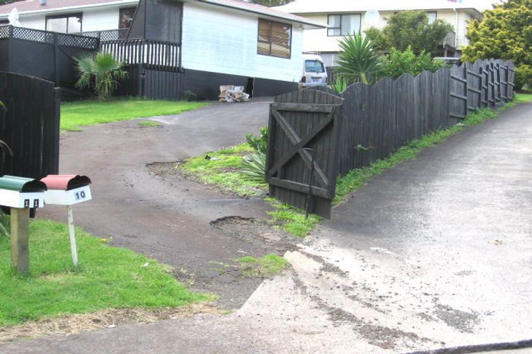 Photo of property in 2 Rapaki Place, Te Atatu Peninsula, Auckland, 0610