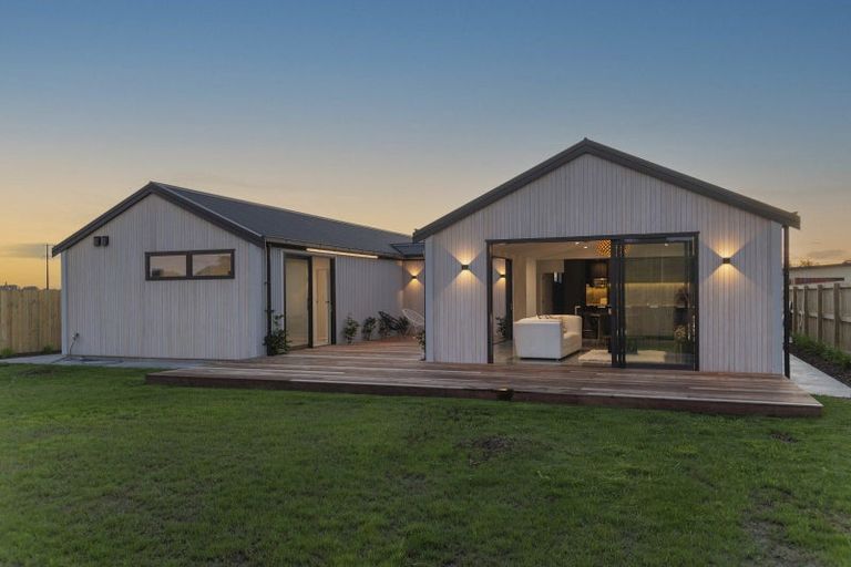 Photo of property in 3 Makakahi Street, Lytton West, 4071