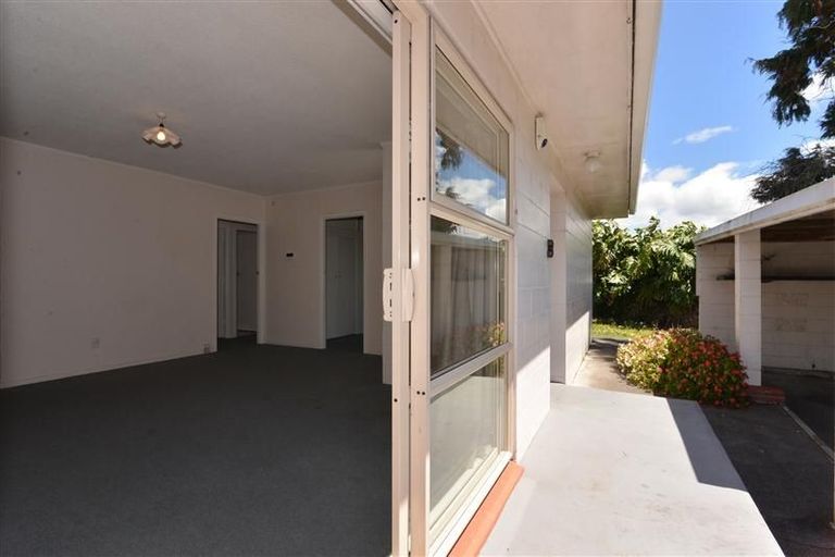 Photo of property in 2 Konini Road, Titirangi, Auckland, 0604