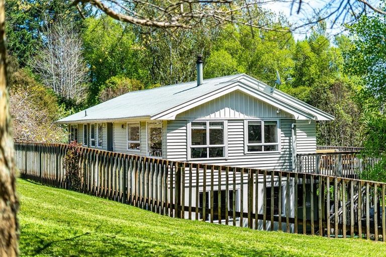Photo of property in 52 Katherine Mansfield Drive, Whitemans Valley, Upper Hutt, 5371