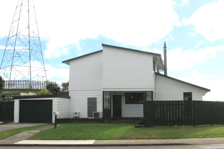 Photo of property in 61 Horokiwi Road West, Newlands, Wellington, 6037