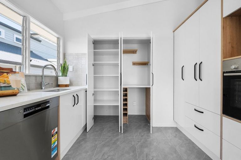 Photo of property in 292 Beach Road, Campbells Bay, Auckland, 0630