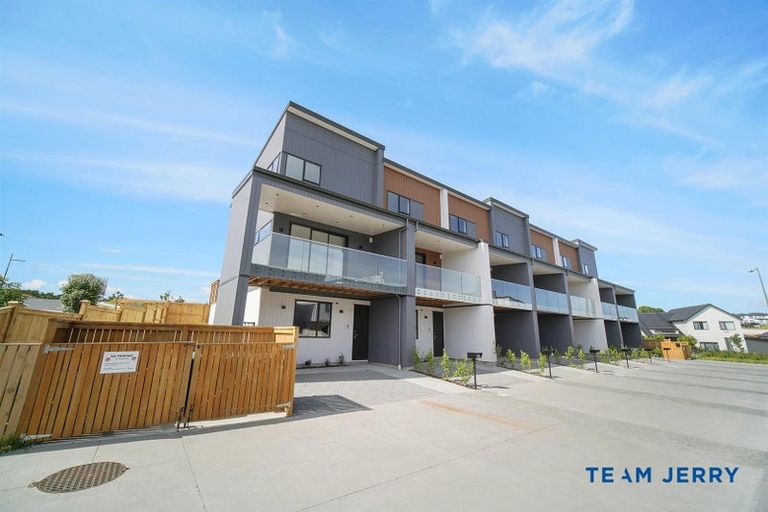 Photo of property in 1 Heketara Way, Massey, 0614