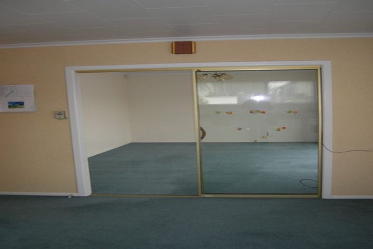Photo of property in 77 Memorial Avenue, Ilam, Christchurch, 8053