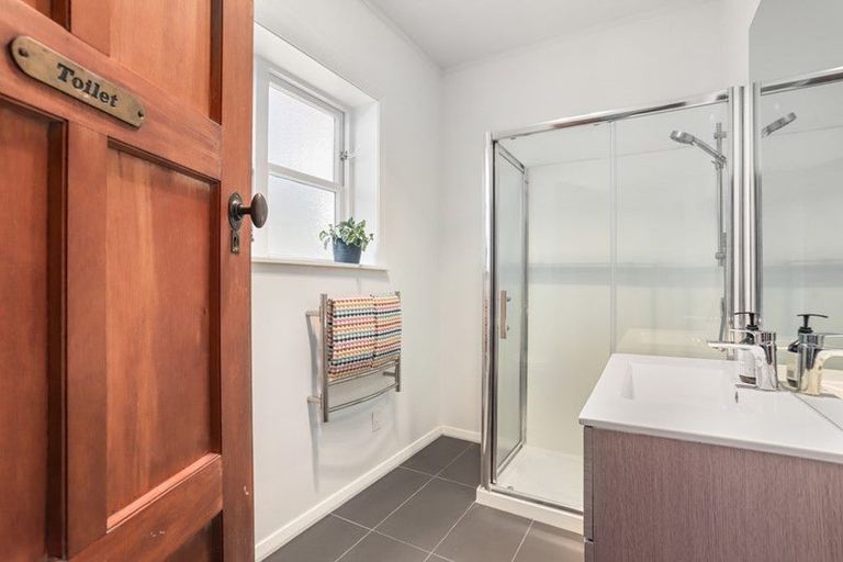 Photo of property in 2/18 Reid Road, New Lynn, Auckland, 0600