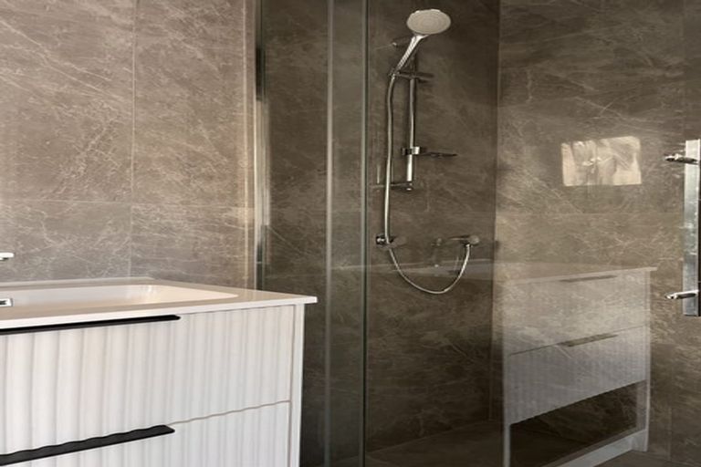 Photo of property in 1 Loughanure Place, Massey, Auckland, 0614