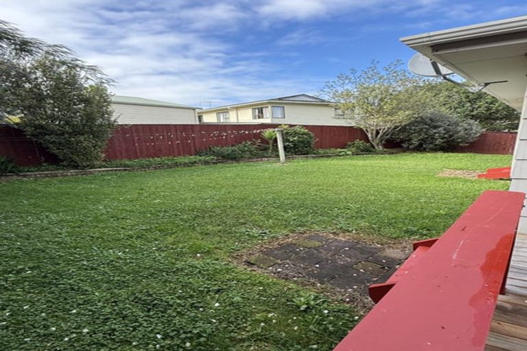 Photo of property in 13 Trengove Place, West Harbour, Auckland, 0618