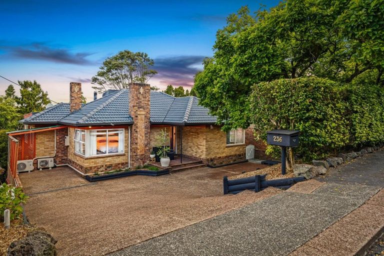 Photo of property in 236 Godley Road, Titirangi, Auckland, 0604