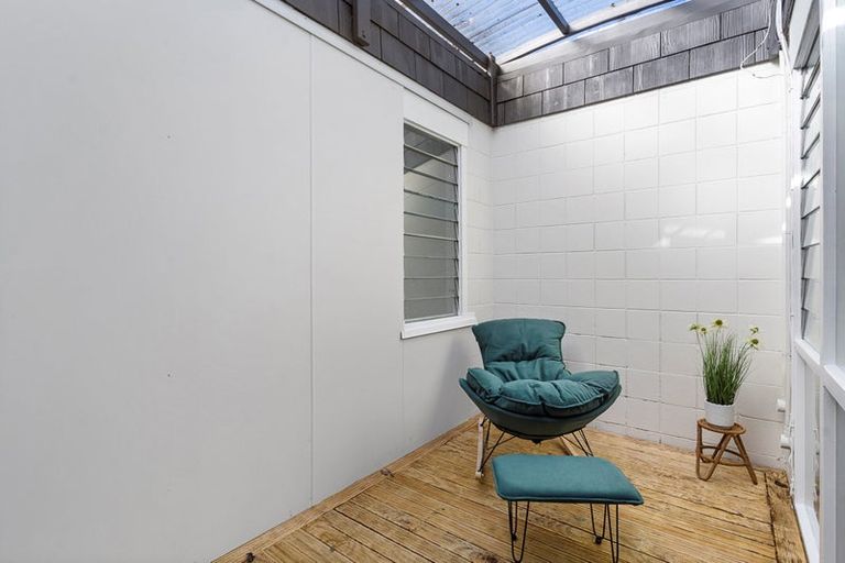 Photo of property in 2/8 Wilbur Place, Pakuranga Heights, Auckland, 2010