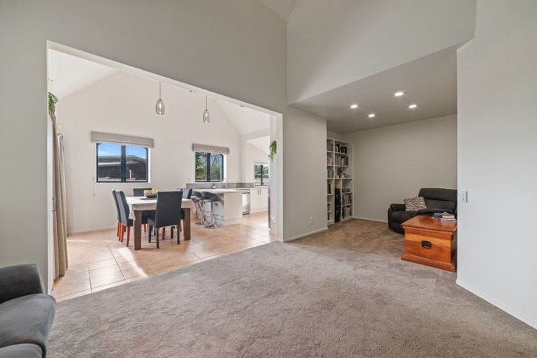 Photo of property in 109 Pacific Drive, Fitzherbert, Palmerston North, 4410