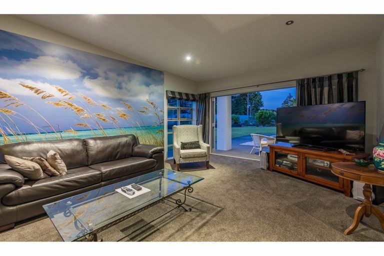 Photo of property in 1 Kotare Heights, Kerikeri, 0230