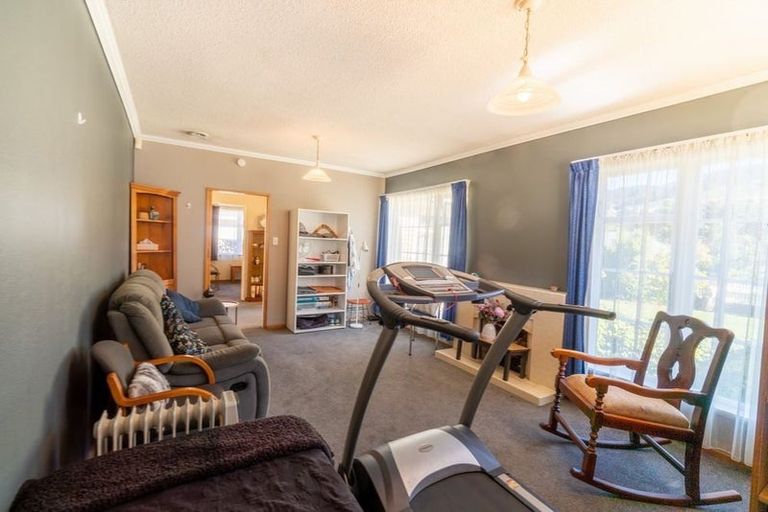 Photo of property in 6 Hinau Street, Tawa, Wellington, 5028