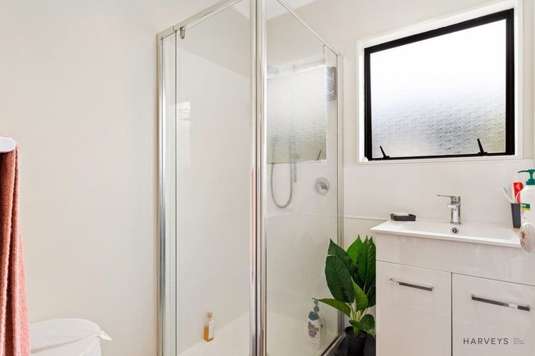 Photo of property in 42 Godley Road, Green Bay, Auckland, 0604