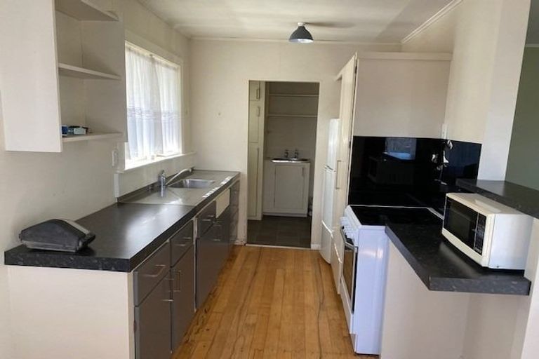 Photo of property in 14 Shanly Street, Waipawa, 4210