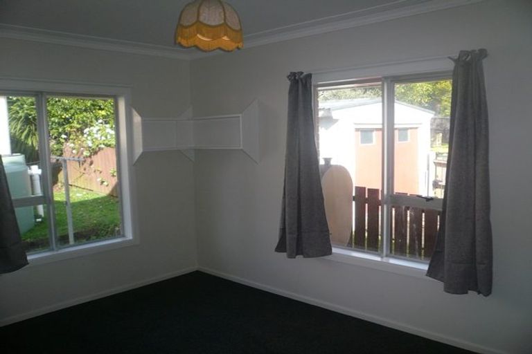 Photo of property in 43 Edmonton Road, Henderson, Auckland, 0612