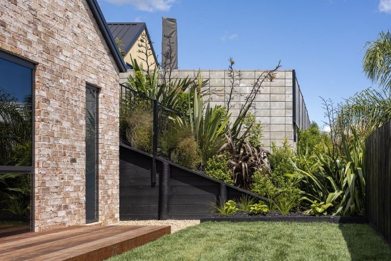 Photo of property in 10 Bosun Place, Te Atatu Peninsula, Auckland, 0610