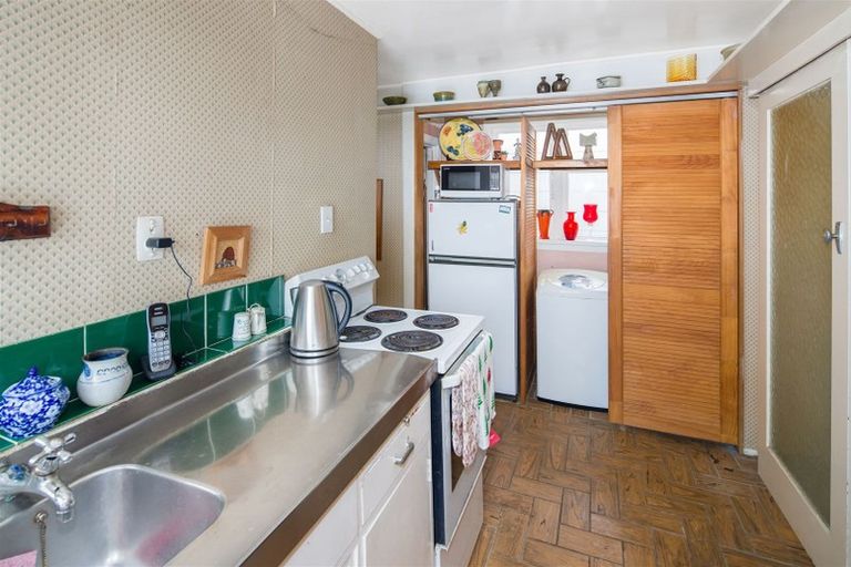 Photo of property in 43 Bassett Road, Johnsonville, Wellington, 6037