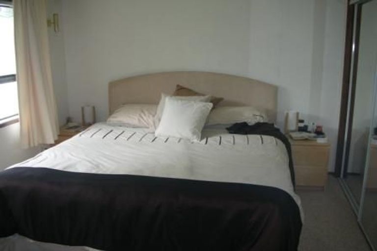 Photo of property in 2/126 Island Bay Road, Beach Haven, Auckland, 0626