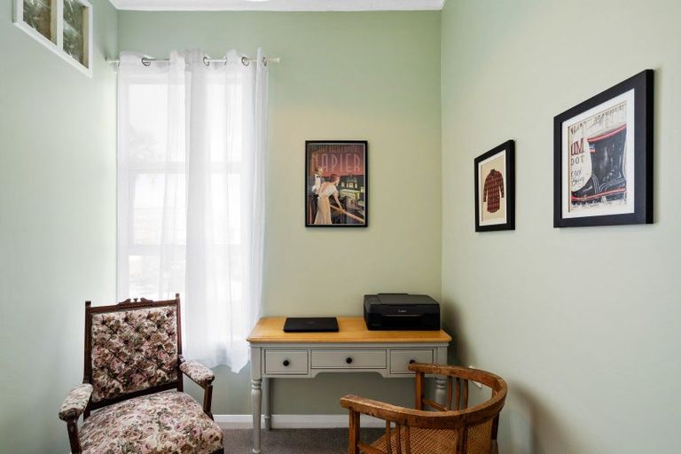 Photo of property in 13 Roslyn Road, Bluff Hill, Napier, 4110