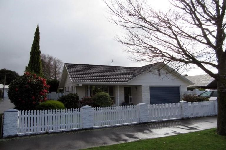 Photo of property in 8 Merrin Street, Avonhead, Christchurch, 8042