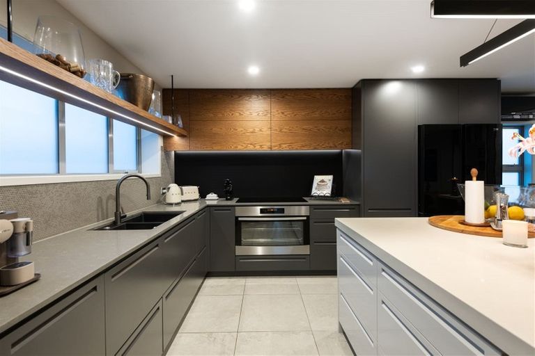 Photo of property in 8b Oceanbeach Road, Mount Maunganui, 3116