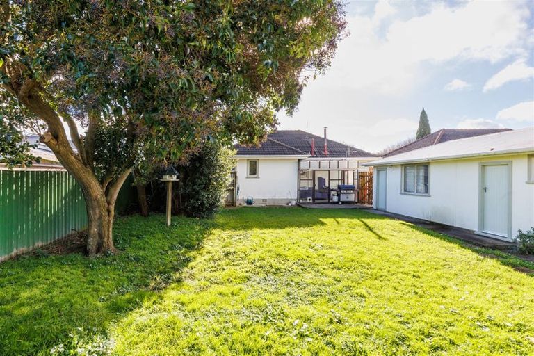 Photo of property in 18 Milton Street, Roslyn, Palmerston North, 4414
