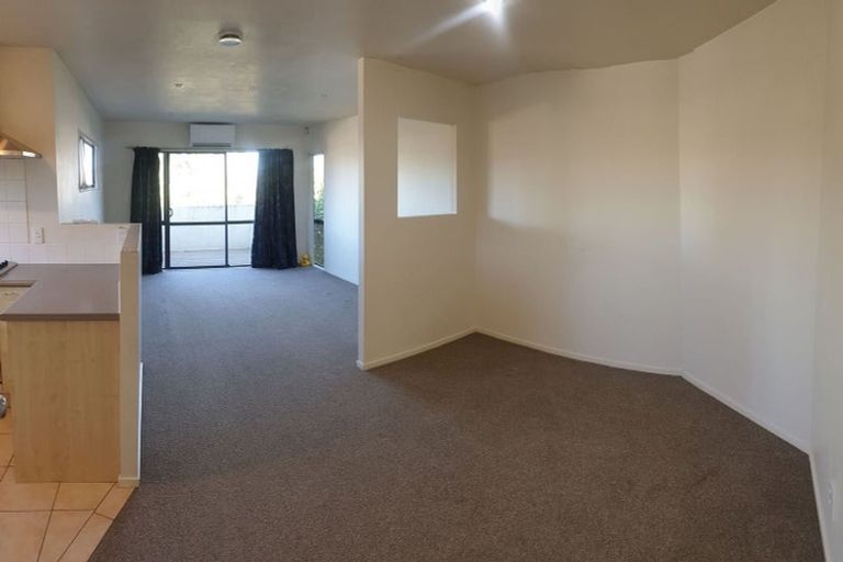 Photo of property in 22 Baulcomb Parade, Windsor Park, Auckland, 0632