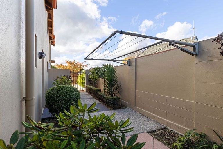 Photo of property in 17 Montgomery Terrace, Hokowhitu, Palmerston North, 4410