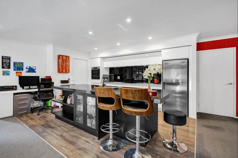 Photo of property in 17a Kauri Street, Inglewood, 4330