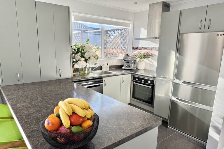 Photo of property in 43 Cleat Street, Whitby, Porirua, 5024