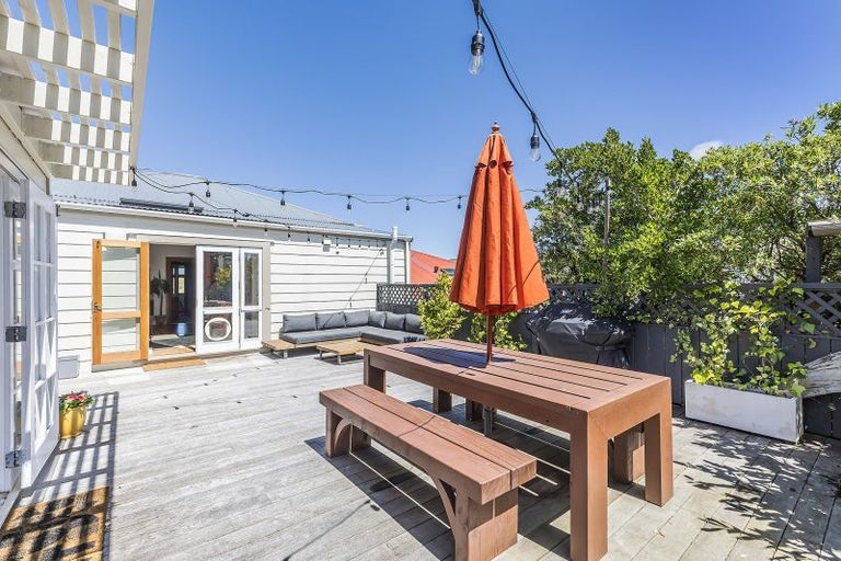 Photo of property in 8 Veronica Street, Brooklyn, Wellington, 6021