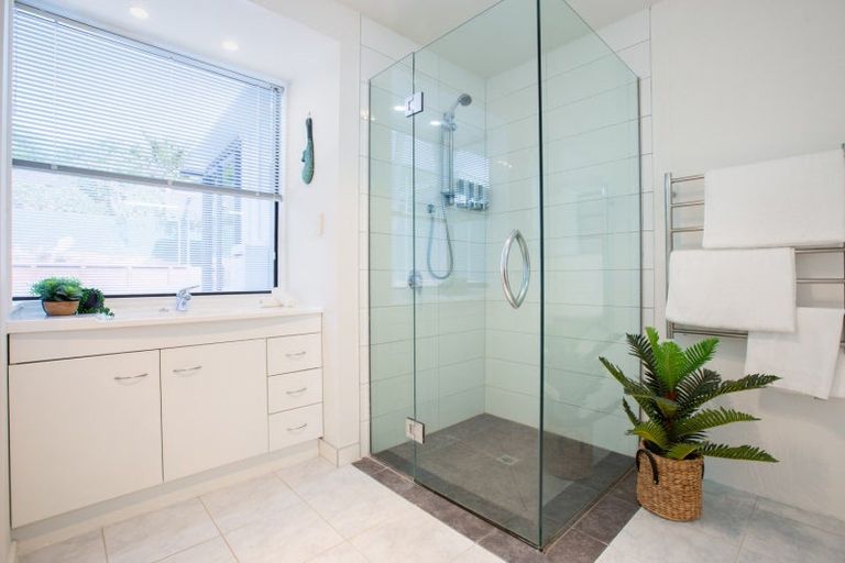 Photo of property in 5 Kotare Street, Waikanae, 5036