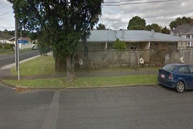 Photo of property in 5 Whiteley Street, Moturoa, New Plymouth, 4310