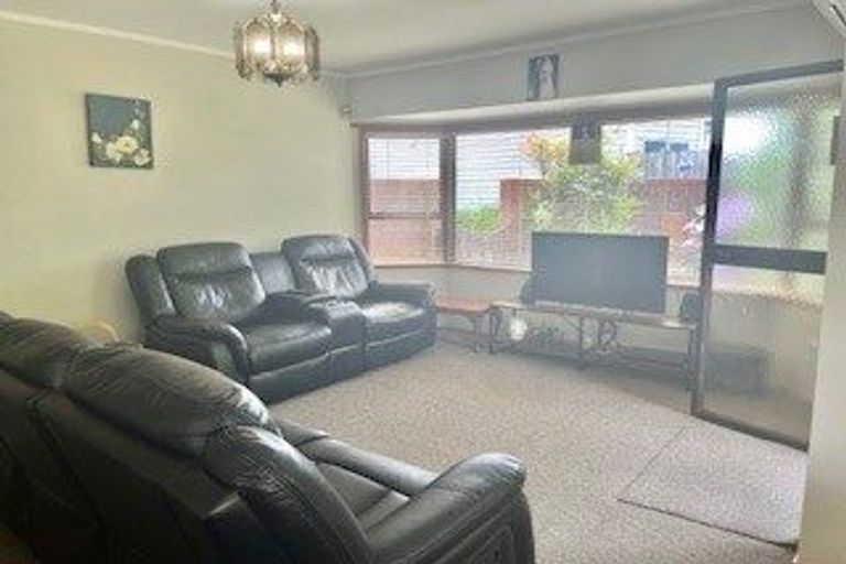 Photo of property in 1/20 Reid Road, New Lynn, Auckland, 0600