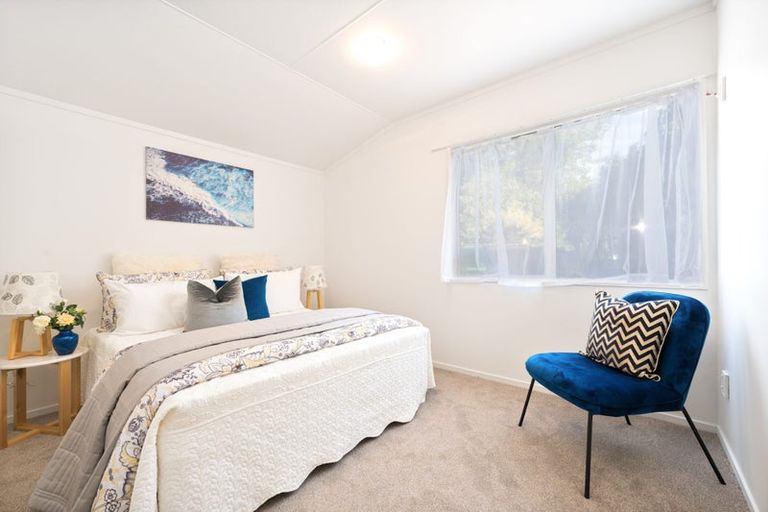 Photo of property in 9 Imperial Place, Henderson, Auckland, 0612