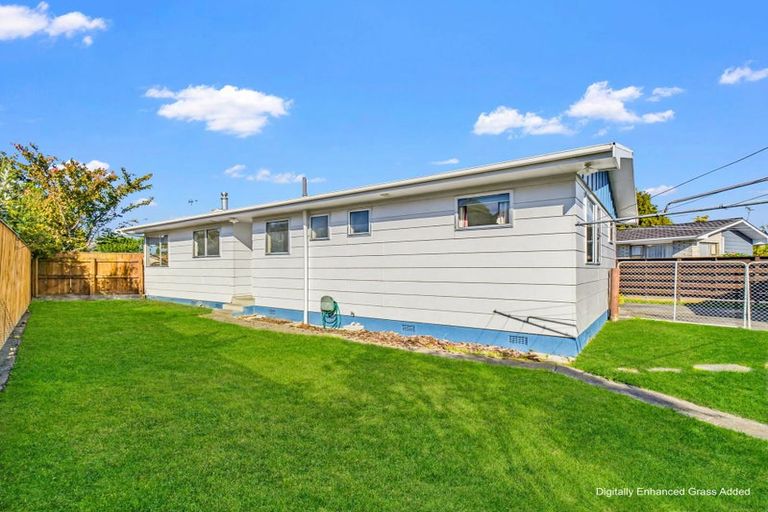 Photo of property in 37 Kimberley Grove, Westbrook, Palmerston North, 4412