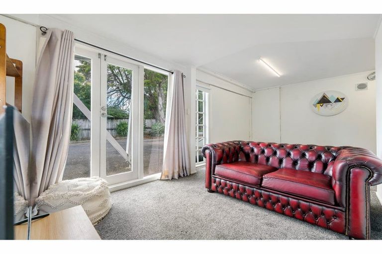 Photo of property in 12 Havelle Avenue, Titirangi, Auckland, 0604