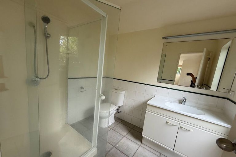 Photo of property in 2/119 Ocean View Road, Hillcrest, Auckland, 0627