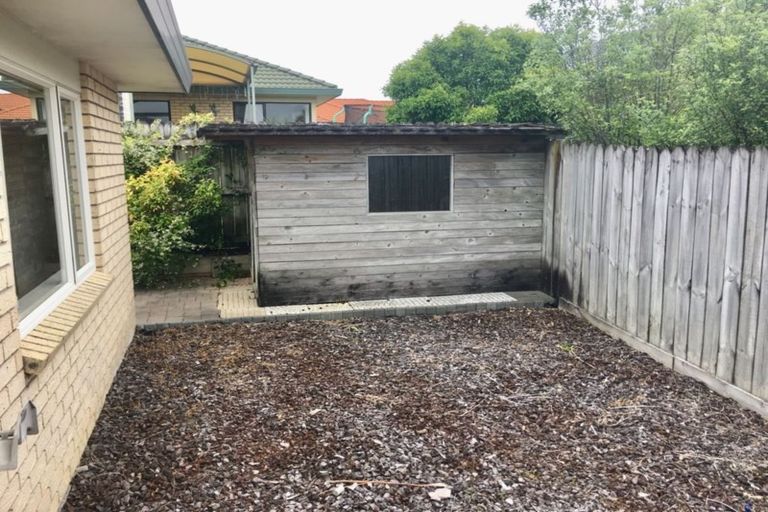Photo of property in 10 Newry Close, East Tamaki Heights, Auckland, 2016