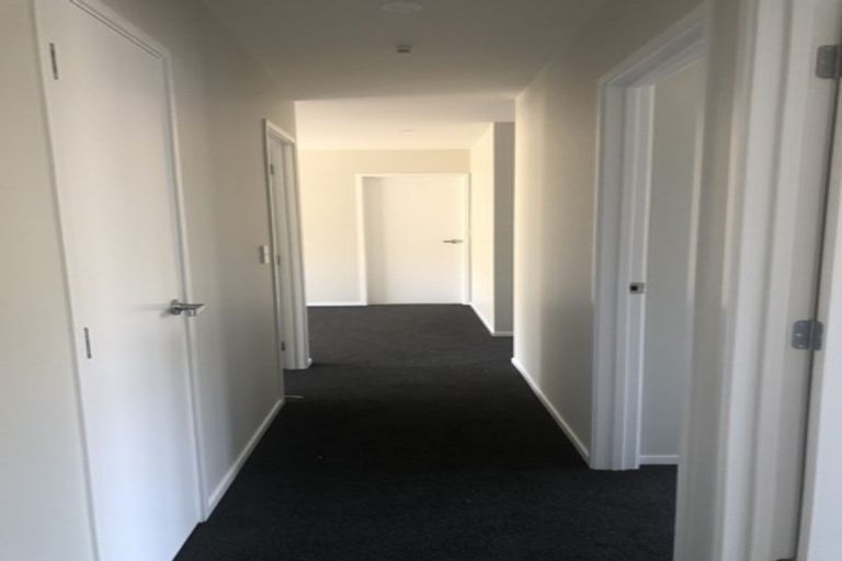 Photo of property in 18 Papa Orchard Drive, Kumeu, 0810