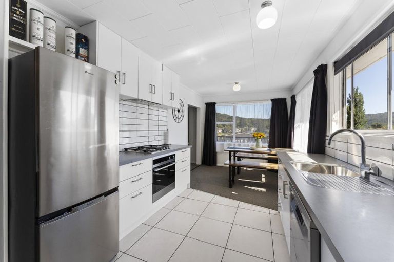 Photo of property in 31 Holland Street, Wainuiomata, Lower Hutt, 5014