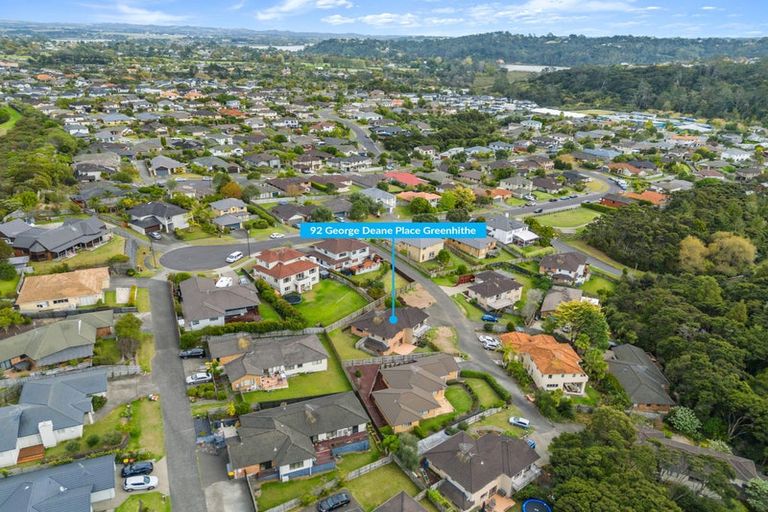 Photo of property in 92 George Deane Place, Greenhithe, Auckland, 0632